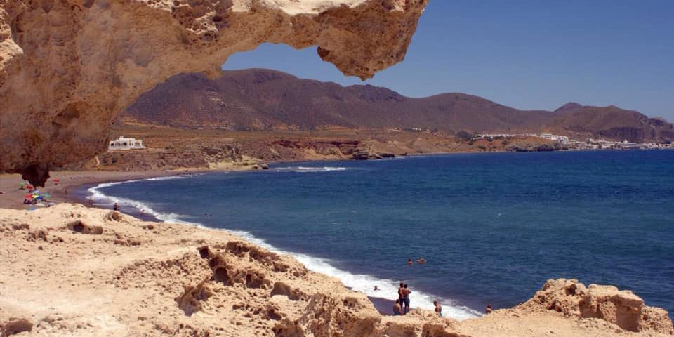 Playas espectaculares cerca de Agua Amarga